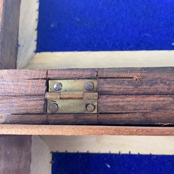 Vintage Wooden Hand Carved Trinket Box Floral Inlay Design - Picture 3 of 15